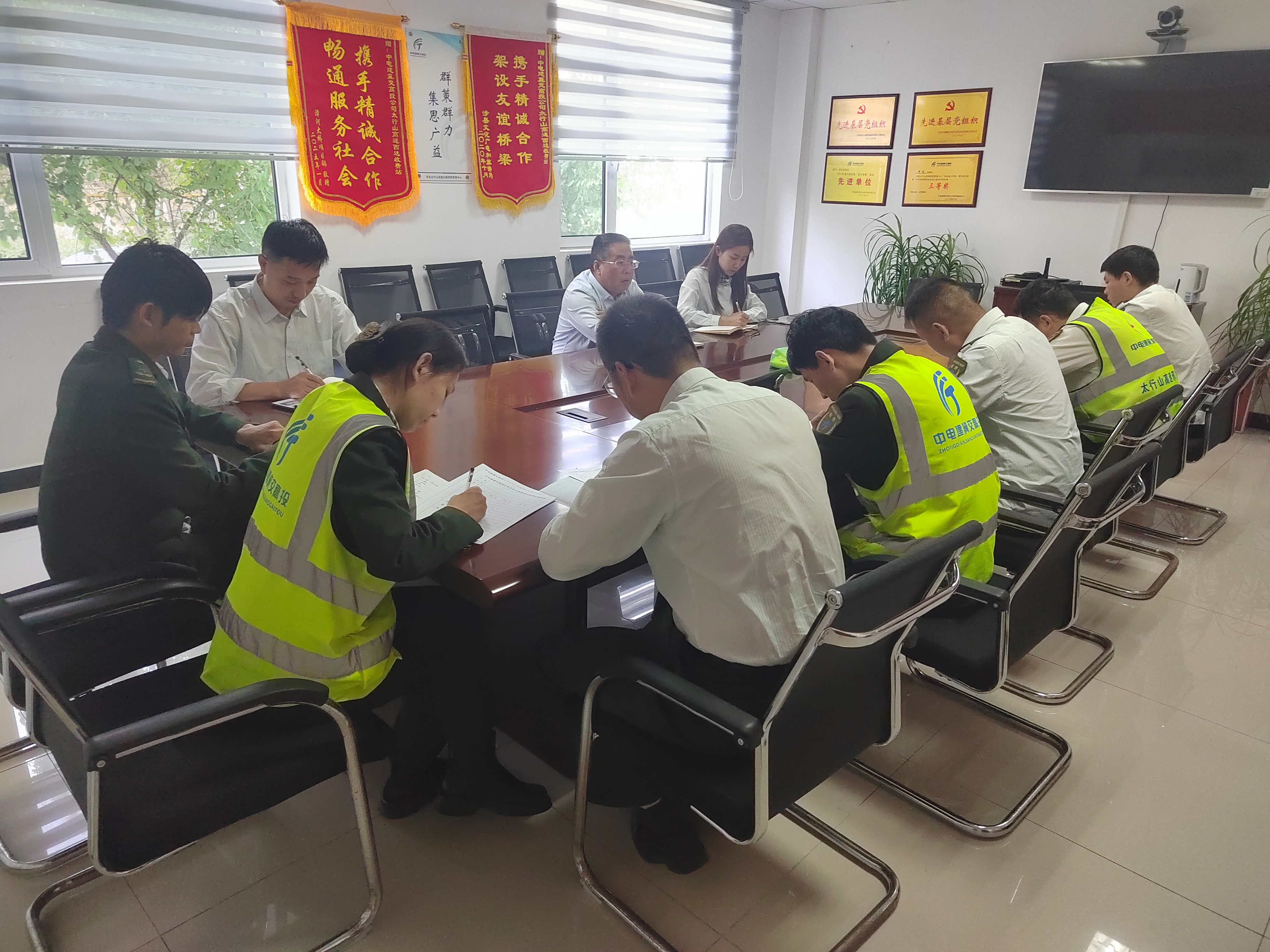 防汛.jpg 防汛.jpg